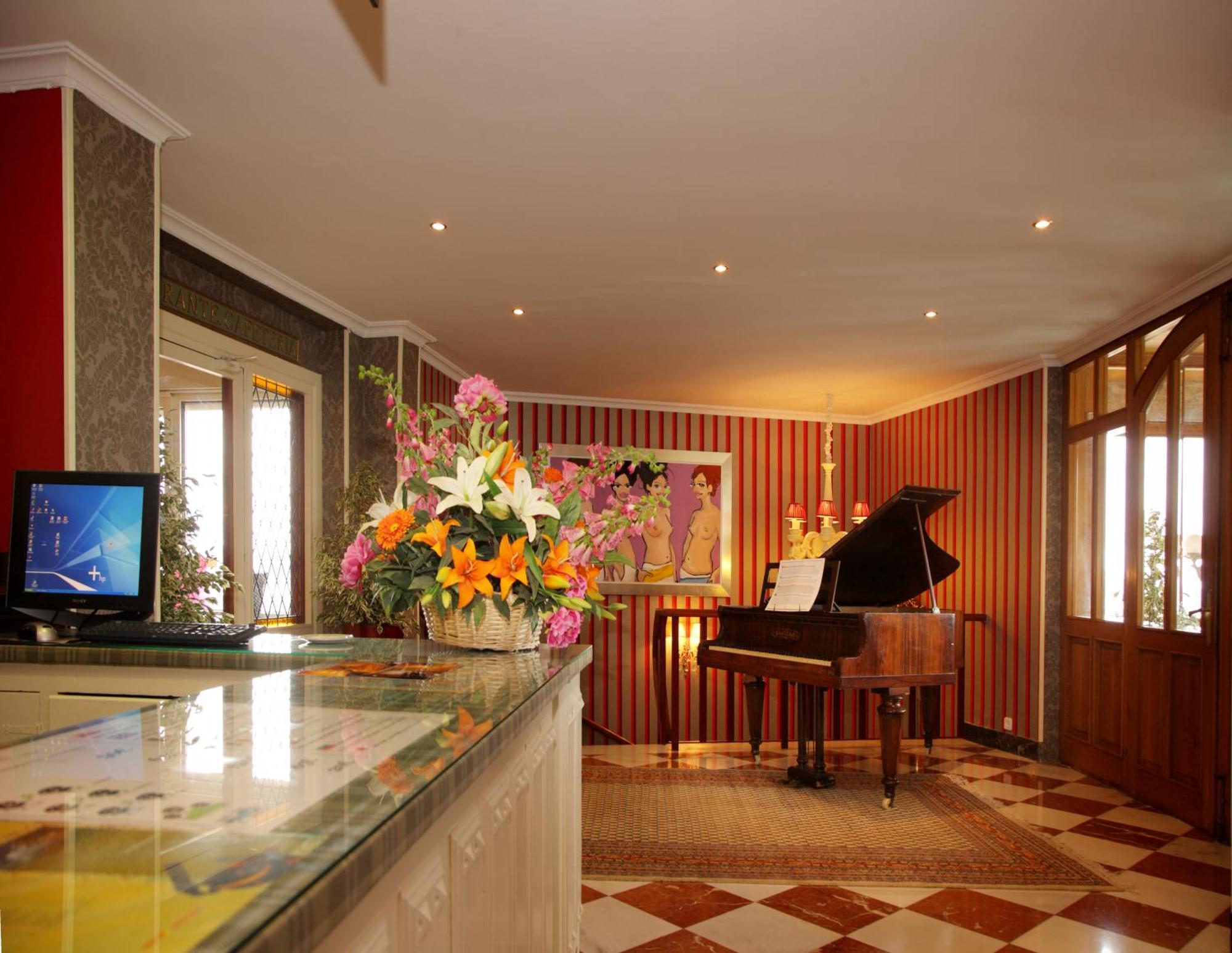 Hotel Restaurante Risco Laredo Dış mekan fotoğraf
